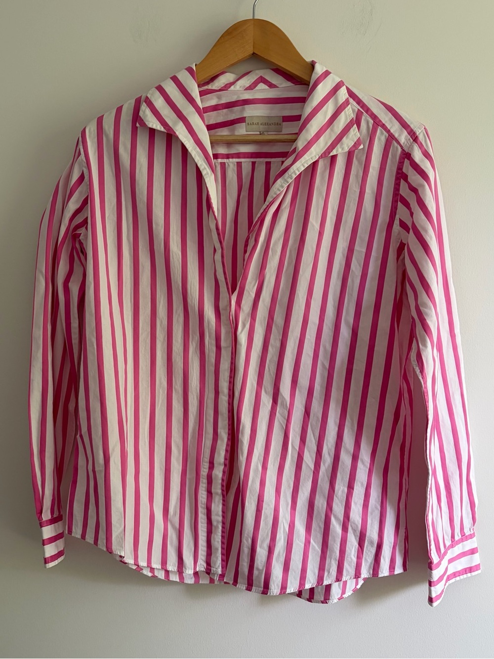 Sarah Alexander Pretty in Pink Stripe V-Neck Buttonless Shirt Top - Picture 2 of 9